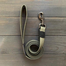 Load image into Gallery viewer, WILDERDOG LEASH WATERPROOF OLIVE 6&#39;
